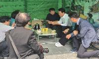 유호준 의원, 안민석 교육감 당선인과 ‘교원+사서 기간제교사’ 농성장 방문