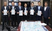 최현덕 남양주시장, 권칠승 정책위의장에 정책건의서 전달